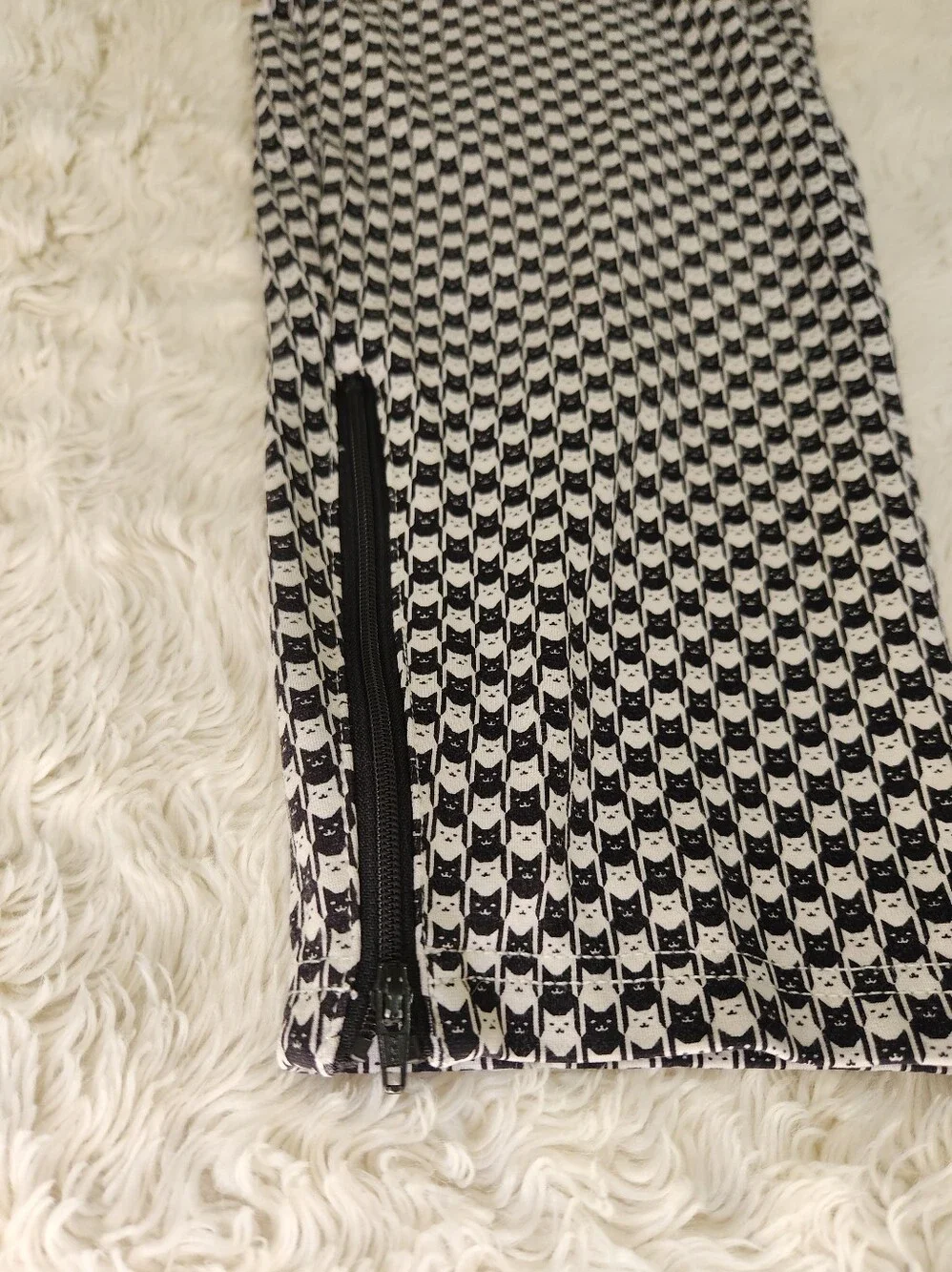 Betabrand black white